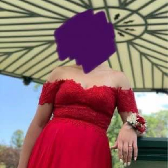 This dress is absolutely beautiful dress I only warn it once has a nice slit - Picture 2 of 2